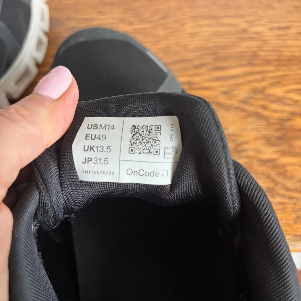 On Cloud 5 Mens Running Shoes Black‎ White Size 14 EUC